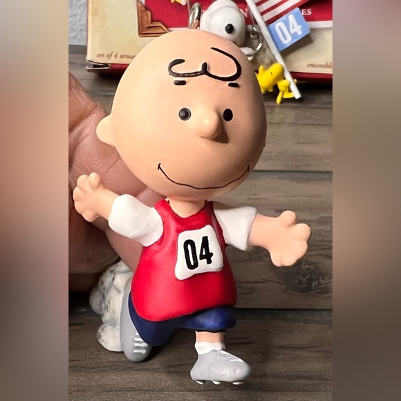 Hallmark 2004 The Peanuts Games 4 Christmas Ornaments Snoopy, Lucy Charlie Brown - Picture 7 of 15